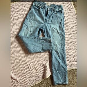 Everlane Women's Cheeky Crop Straight Leg Jeans in Light Vintage Blue